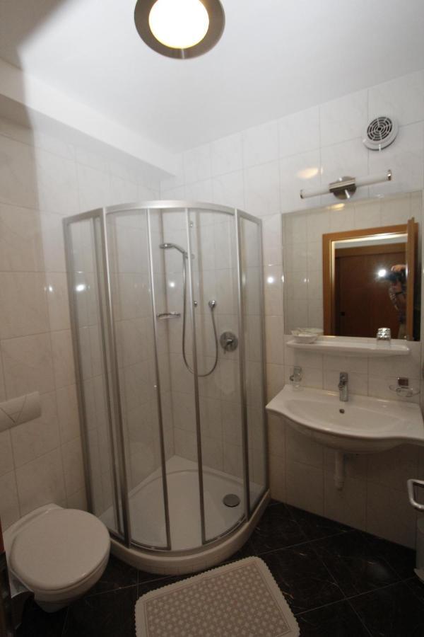 Hotel Montani Morter Esterno foto